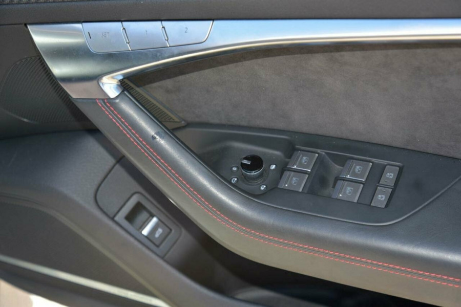 2021 Audi RS 6 C8 Wagon Image 6