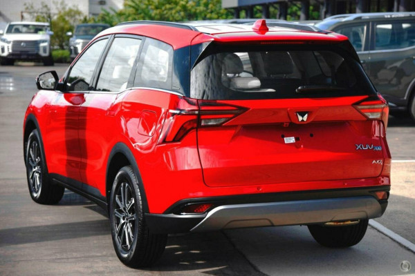2025 Mahindra XUV700  AX7L SUV