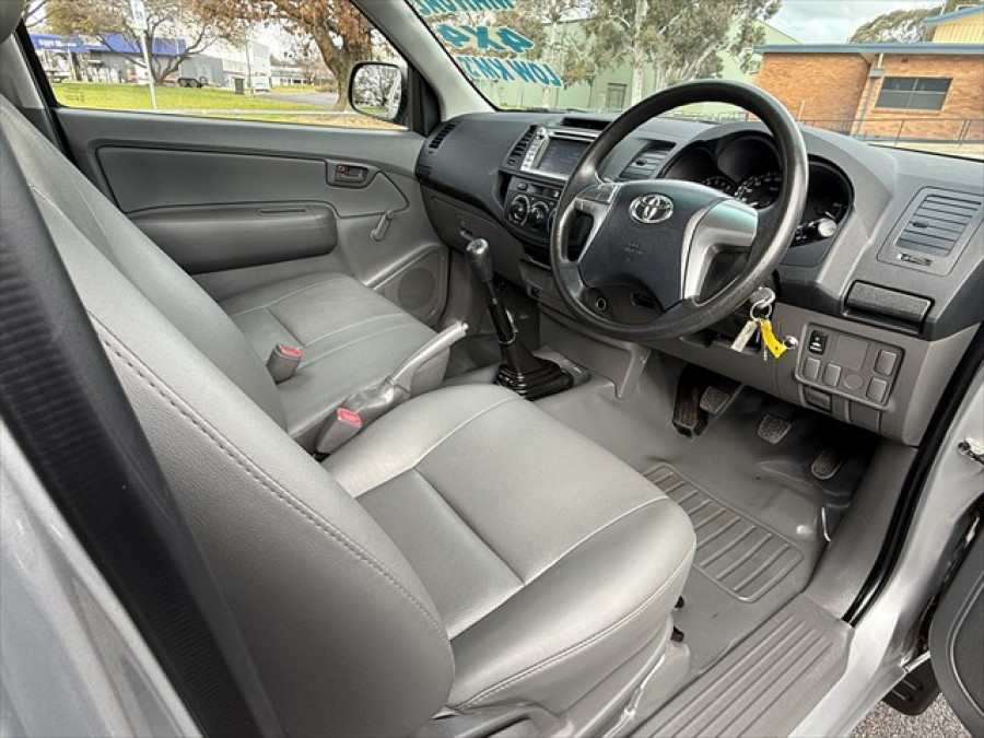 2015 MY14 Toyota HiLux WorkMate Single Cab Chassis Image 9