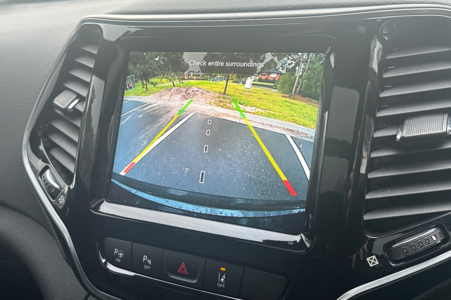 2021 Jeep Cherokee KL Limited SUV Image 8