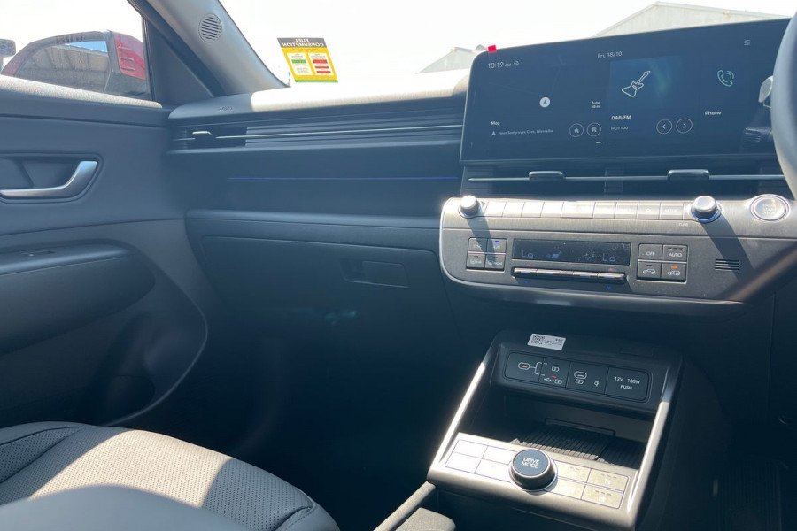 2024 Hyundai KONA SX2.V1 Premium SUV Image 17
