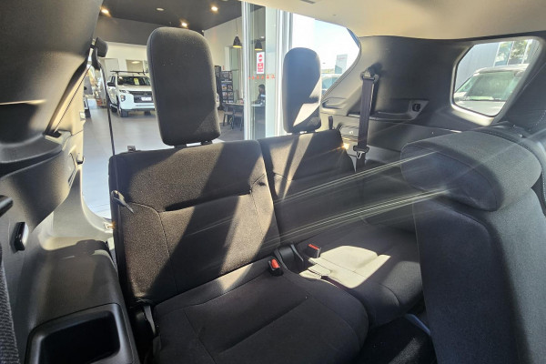 2025 Mitsubishi Outlander ZM LS SUV Image 12