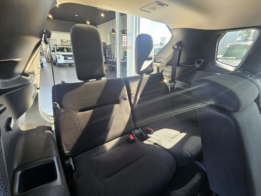 2025 Mitsubishi Outlander ZM LS SUV Image 12