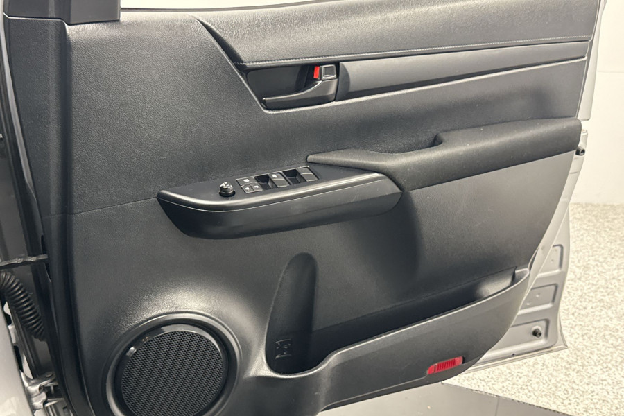 2018 Toyota HiLux SR5 Ute Image 17