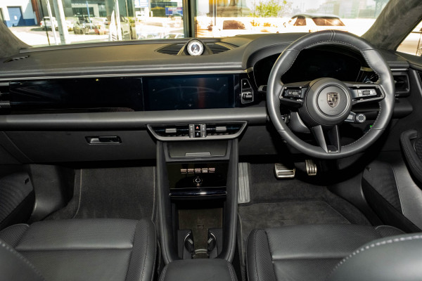 2025 Porsche Macan SUV