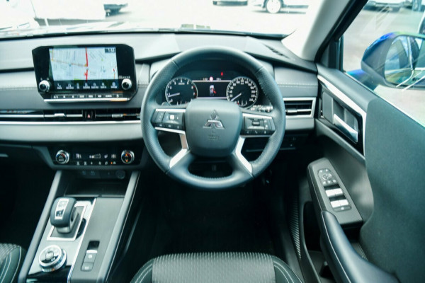 2024 Mitsubishi Outlander ZM LS SUV Image 10