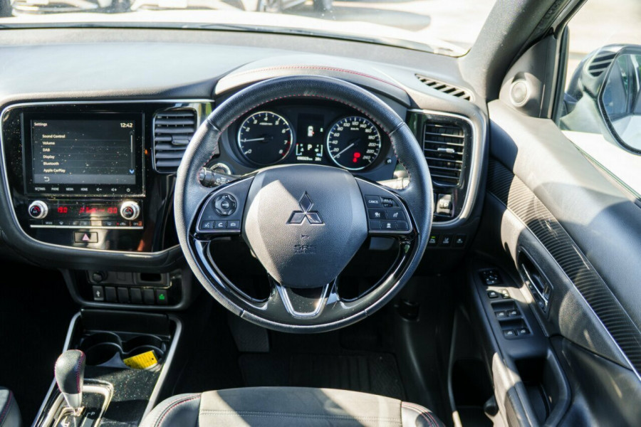 2021 Mitsubishi Outlander ZL Black Edition SUV Image 10