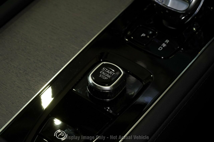 2026 Volvo XC90 L Series Ultra B5 Dark SUV Image 16