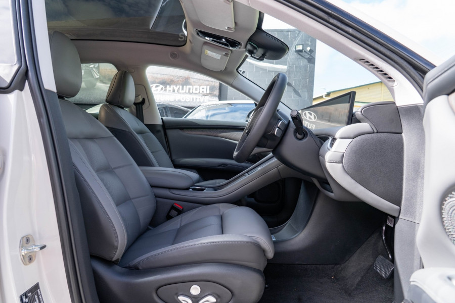 2026 MG IM6 100 RWD EV SUV Image 12