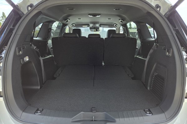 2025 MY25.5 Isuzu MU-X RJ LS-T SUV Image 12