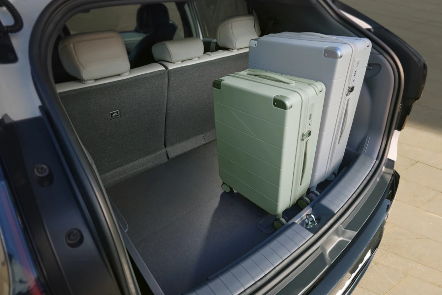 Dual height luggage floor