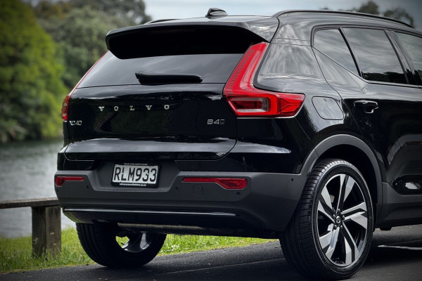 2025 Volvo XC40 XZ Ultra B4 Dark SUV Image 10
