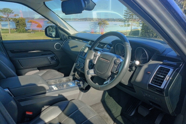 2017 Land Rover Discovery Series 5 SE SUV Image 14