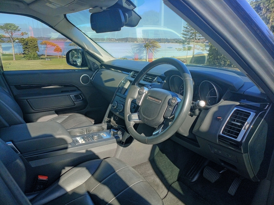 2017 Land Rover Discovery Series 5 SE SUV Image 14