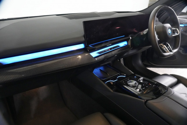 2025 BMW i5 eDrive40 M Sport Sedan Image 13