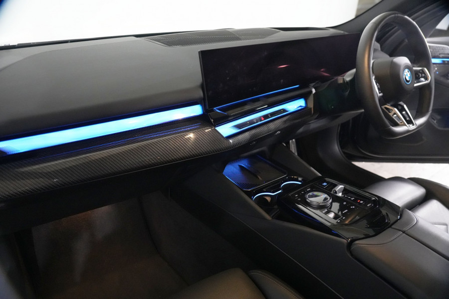 2025 BMW i5 eDrive40 M Sport Sedan Image 13
