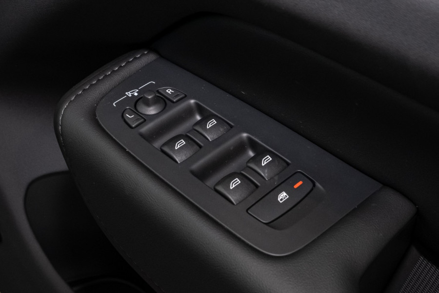 2025 Volvo XC60 UZ Plus B5 SUV Image 16