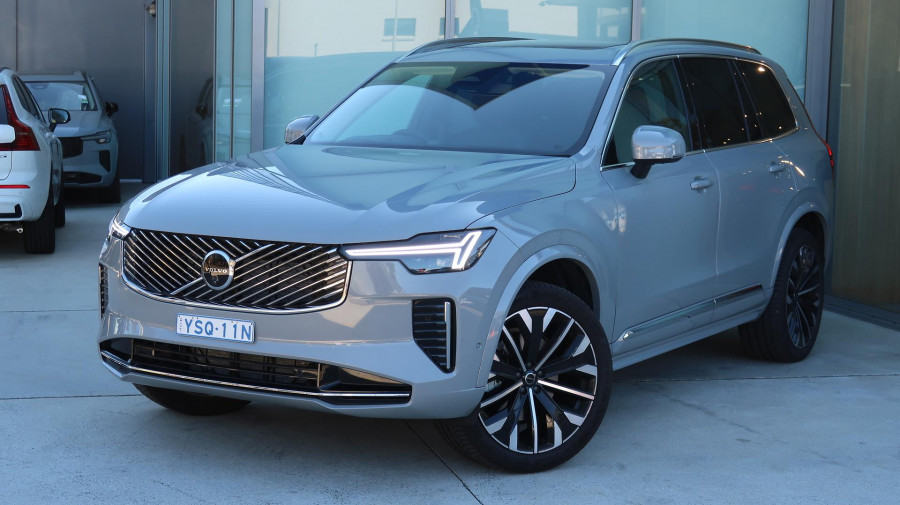 2025 Volvo XC90 L Series Ultra B5 Bright SUV Image 4