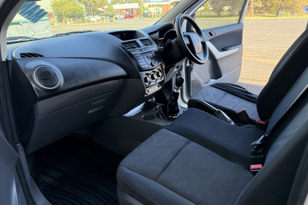 2013 Mazda Default XT Cab Chassis Image 2