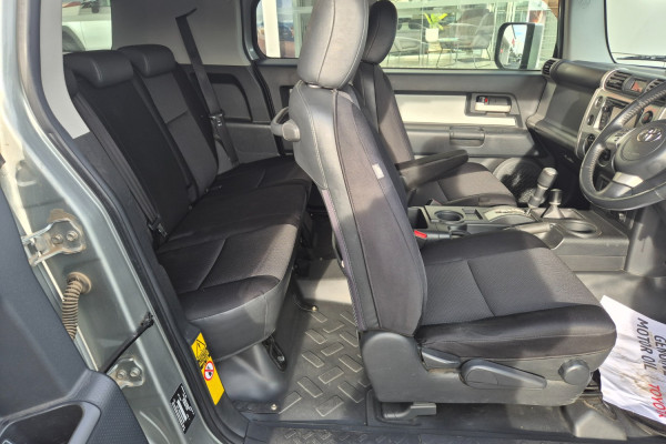 2012 MY13 Toyota FJ Cruiser GSJ15R  SUV Image 21