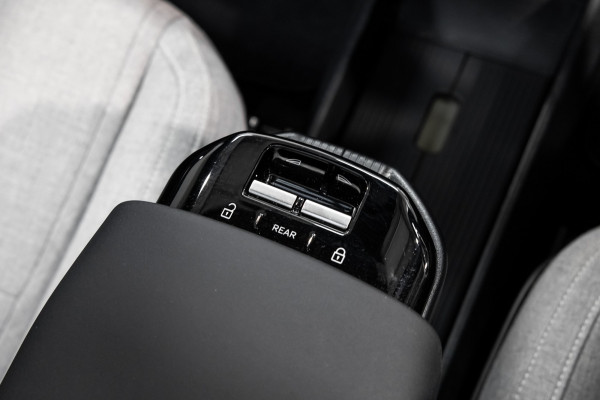 2026 Volvo EX30  Single Motor Extended Range Ultra SUV Image 13