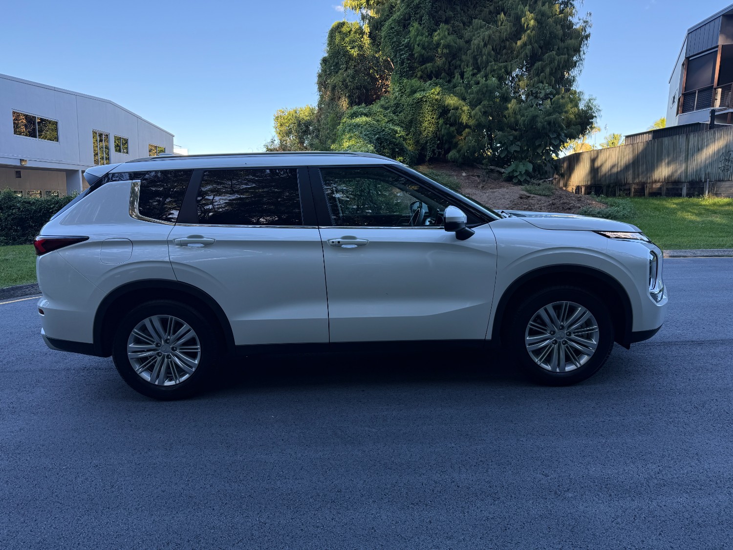 2023 MY24 Mitsubishi Outlander ZM LS SUV Image 14