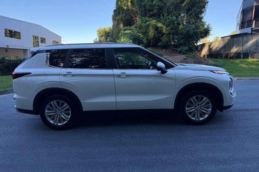 2023 MY24 Mitsubishi Outlander ZM LS SUV Image 14