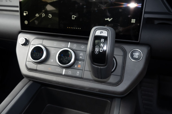 2026 Land Rover Defender L663 110 D350 X-Dynamic SE SUV image 17