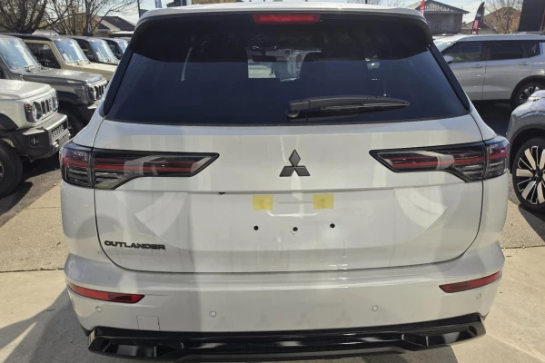 2026 Mitsubishi Outlander ZM Black Edition SUV Image 11