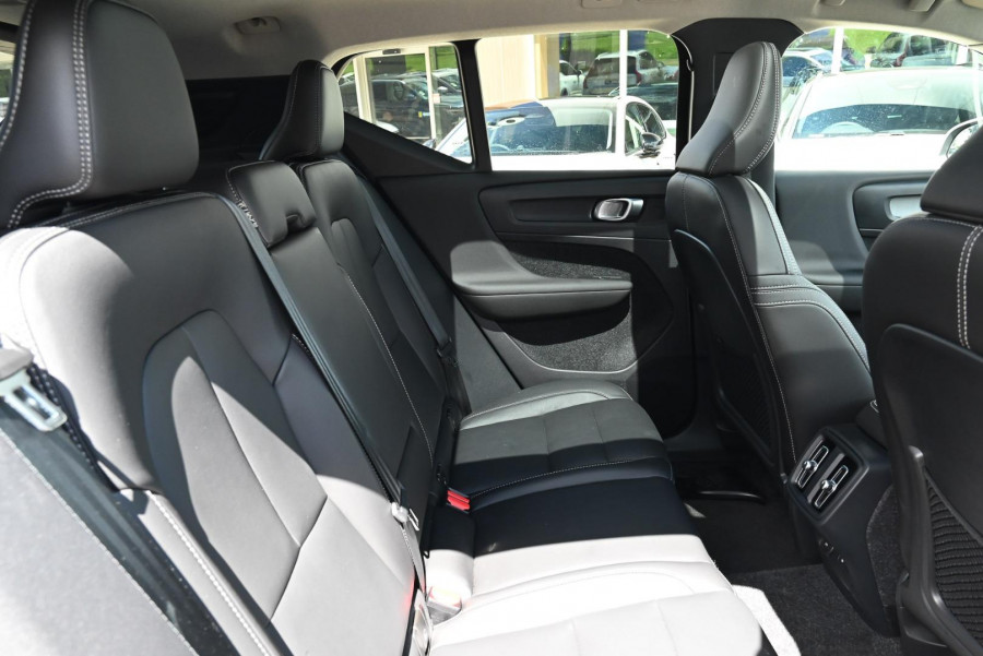 2025 MY26 Volvo XC40 XZ Ultra B4 Bright SUV Image 14