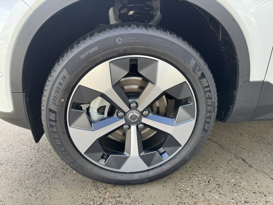 2026 Volvo XC40 XZ Ultra B4 Bright SUV Image 9