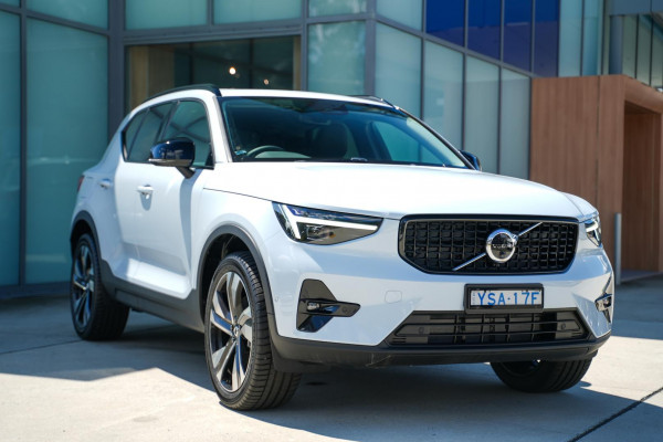 2023 MY24 Volvo XC40 XZ Ultimate B4 Dark SUV Image 2