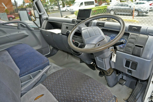 2007 Mitsubishi Canter FE659F6 Cab chassis Image 4