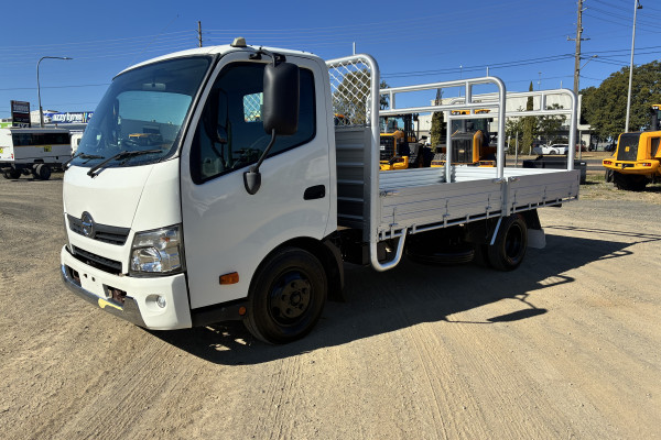 2017 Hino 300 Tray Dropside Image 5