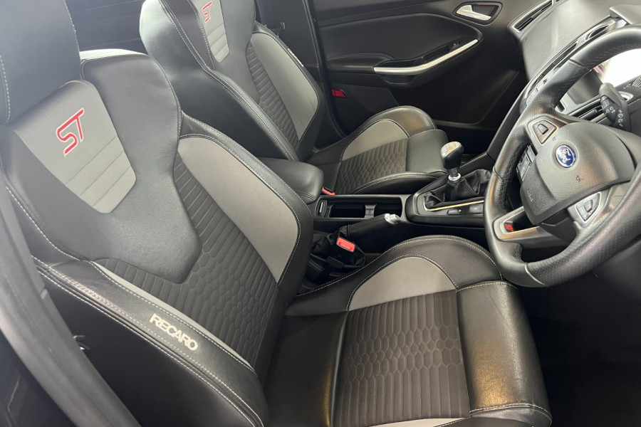 2015 Ford Focus LZ ST Hatch Image 9