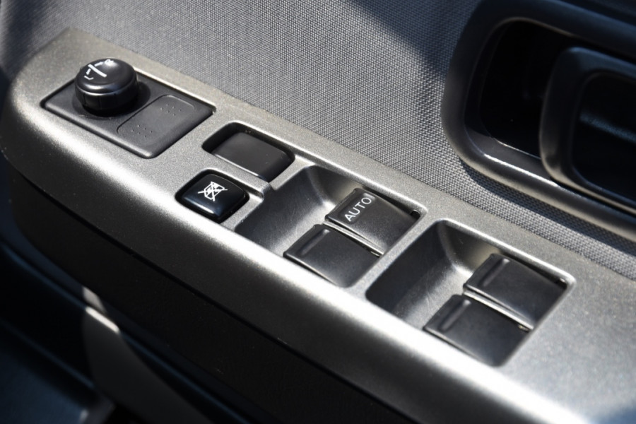 2015 Nissan Navara D22 S5 ST-R Utility Image 17