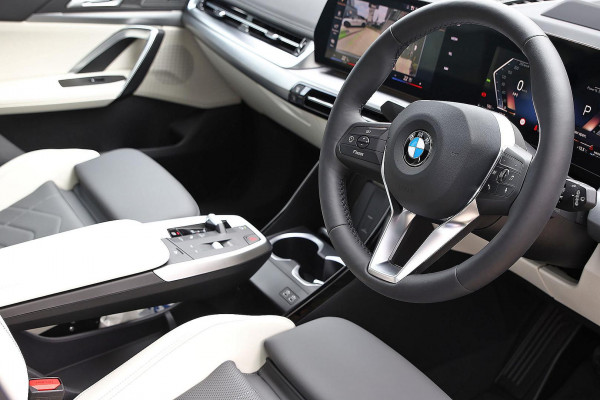 2025 BMW X1 U11 xDrive20i M Sport SUV image 6