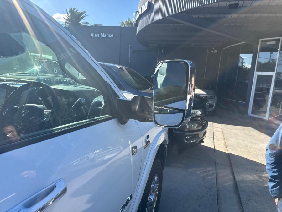 2021 MY22 Ram 2500 DJ Laramie Ute Image 12