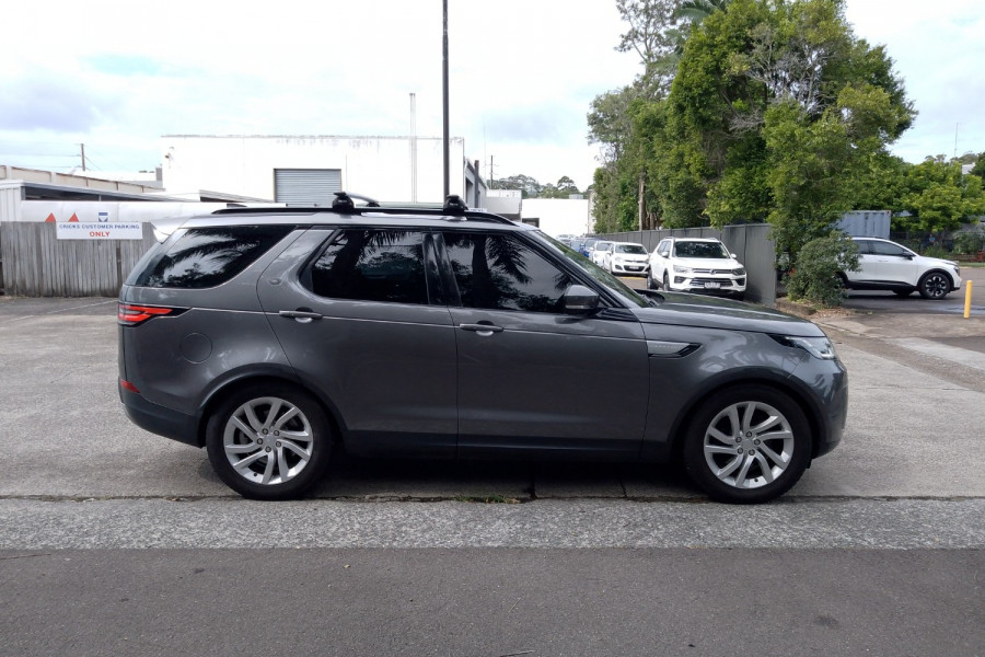 2017 Land Rover Discovery Series 5 HSE SUV Image 6
