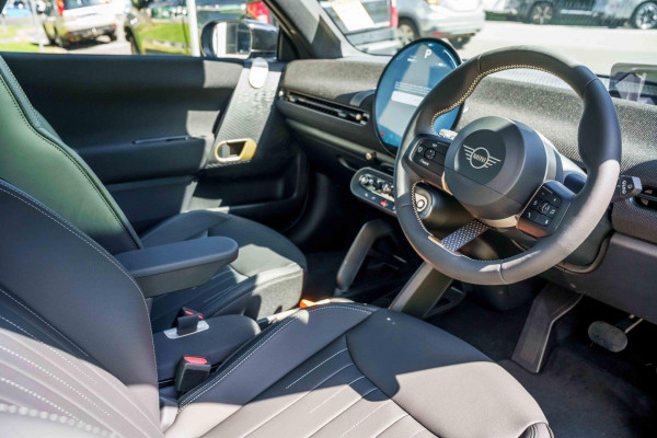 2026 MINI Cooper J01 SE Favoured Hatch image 5
