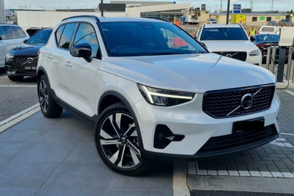 2023 Volvo XC40 XZ Ultimate B5 Dark SUV