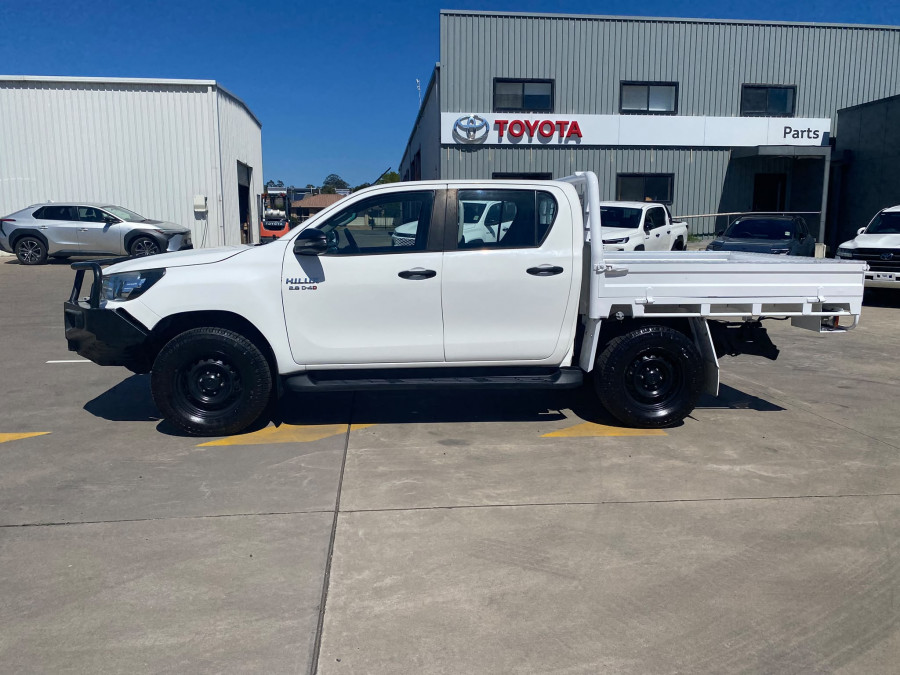 2019 Toyota HiLux  SR Dual Cab Cab Chassis Image 2