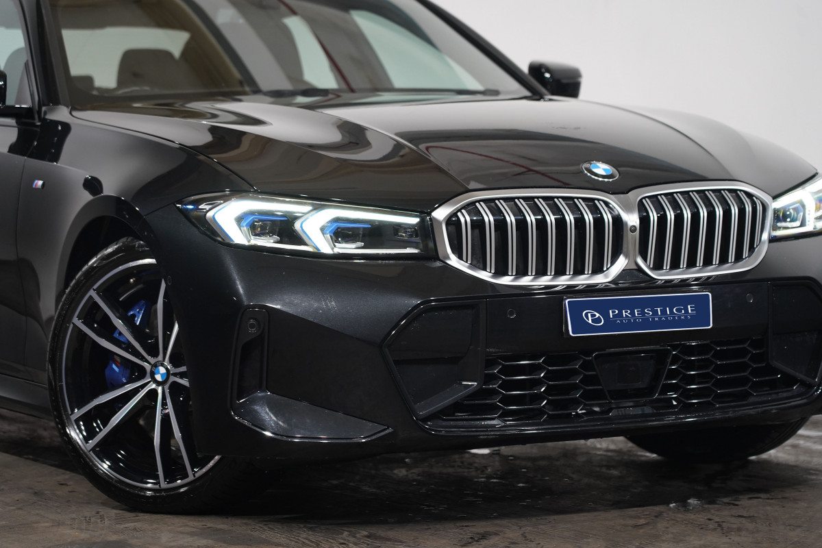 2022 BMW 3 30i M Sport Sedan Image 2