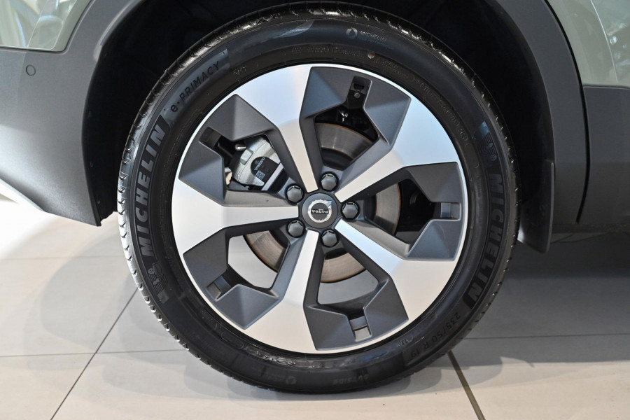 2024 MY25 Volvo XC40 XZ Ultra B4 Bright SUV Image 20