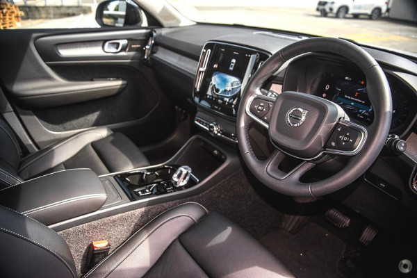 2026 Volvo XC40 XZ Ultra B4 Dark SUV Image 6