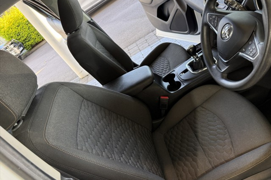 2018 Holden Equinox EQ LS SUV Image 18