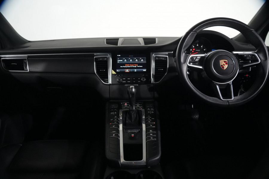 2017 Porsche Macan SUV Image 13