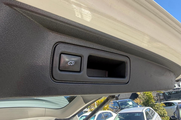2016 Toyota Fortuner GUN156R Crusade SUV Image 16