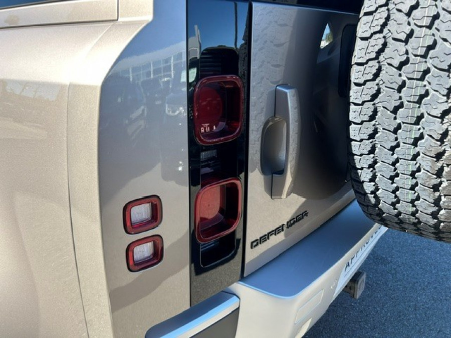 2023 MY23.5 Land Rover Defender L663 90 D250 S SUV Image 9