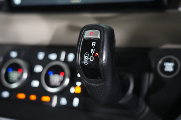 2021 Land Rover Defender L663 110 D300 SE SUV Image 17